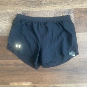 NWT Under Armour Loose Black Shorts Size Medium